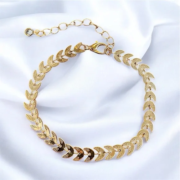 Women’s alloy gold 6.5 inch bracelet with 2 inch extender - Picture 1 of 4